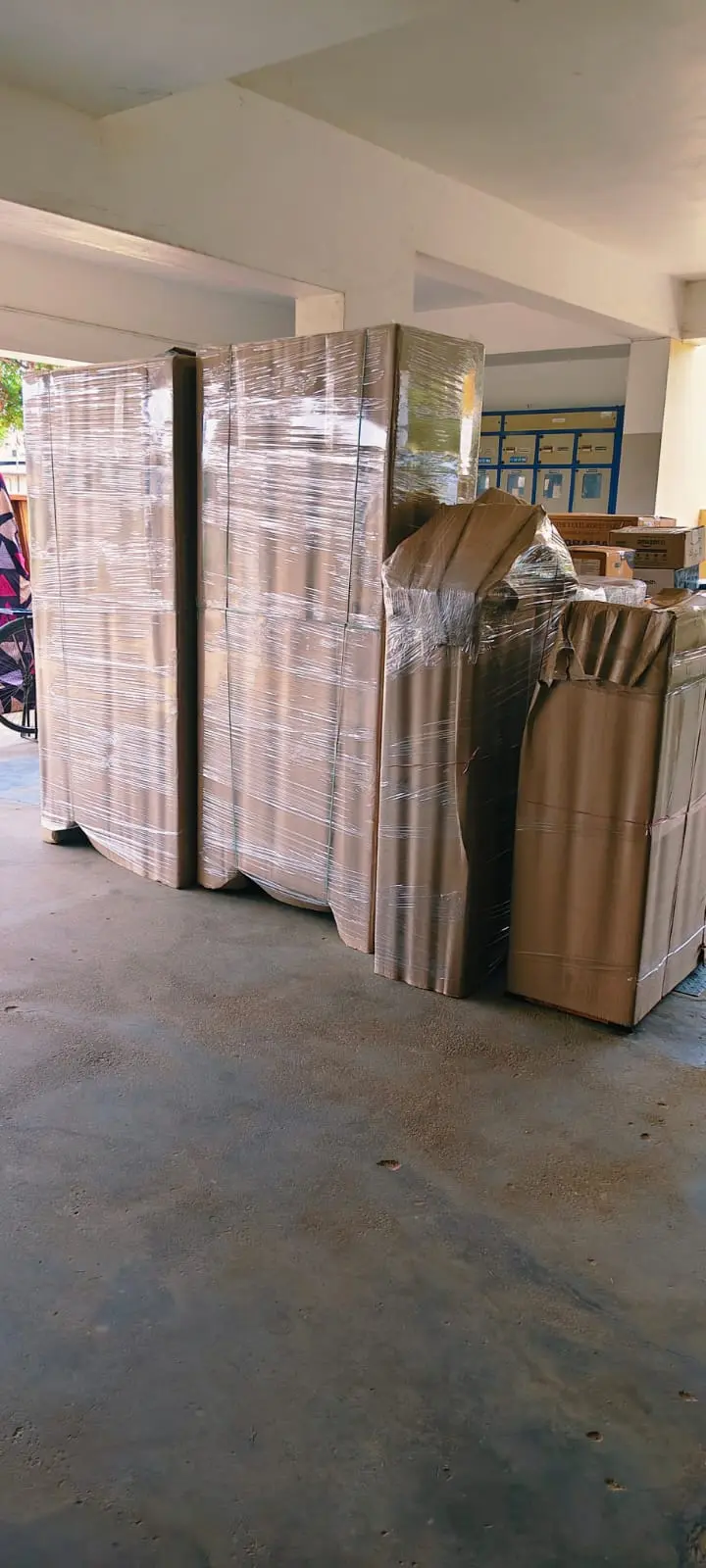 Unloading goods and reassembling furniture at the destination home