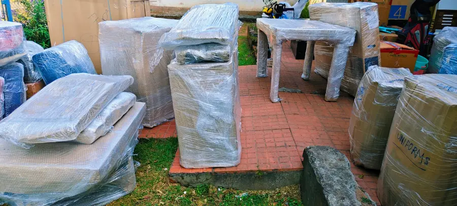 Fragile items safe wrapping and cushioning